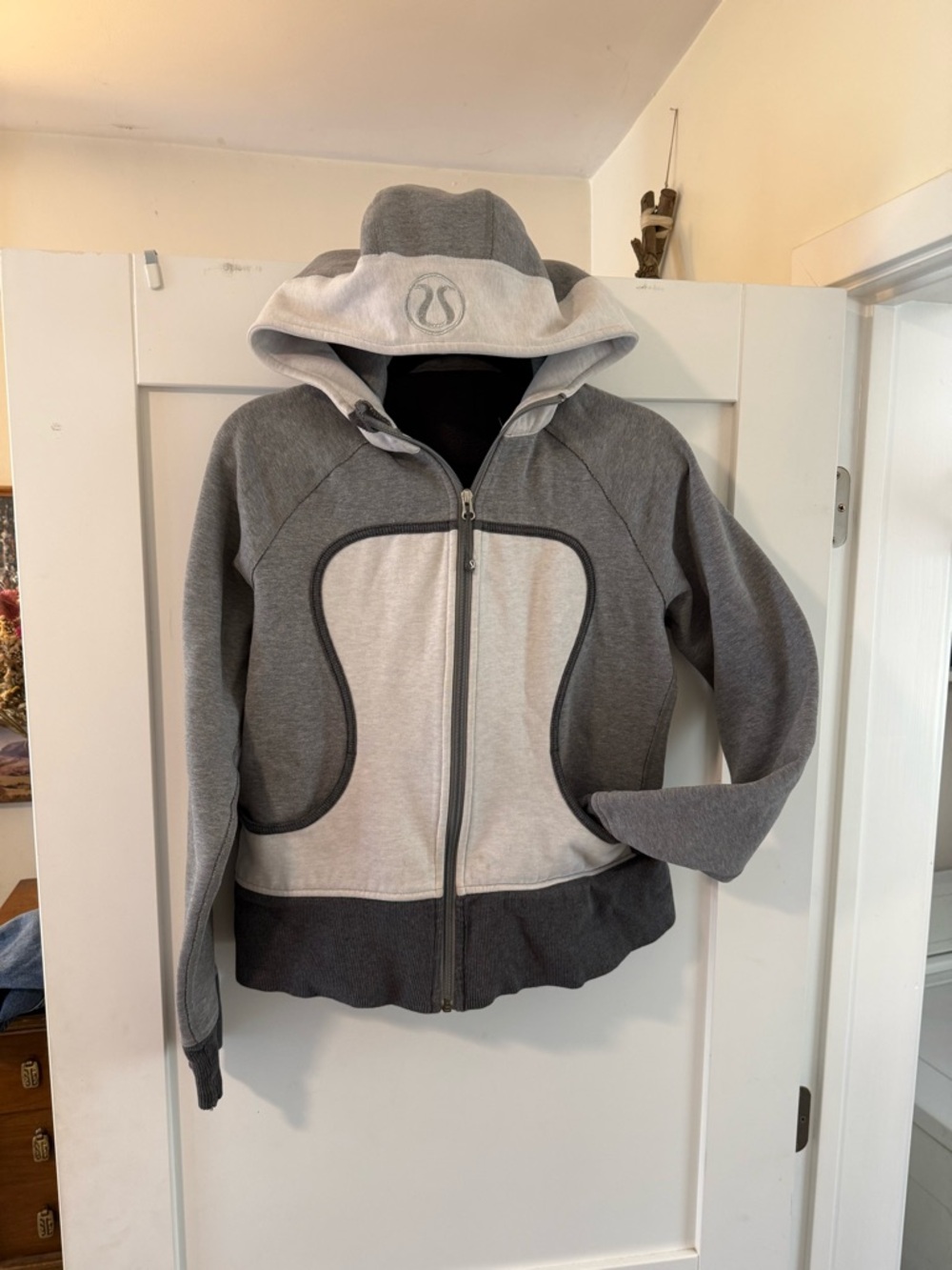 lululemon athletica scuba hoodie white and grey size 10